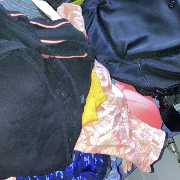 RESELLERS MYSTERY BOX! Active and casual wear! - Picture 9 of 12